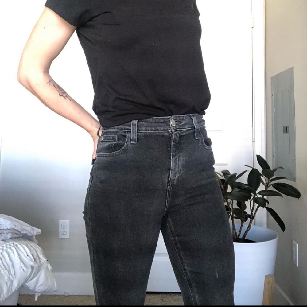 Ankle Cut High Waisted Jeans